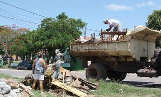 Agentes de saúde e militares do Exército passarão nas casas recolhendo material que acumula água e lixo orgânico (Foto: Diário Corumbaense)