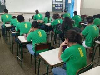 Alunos da Escola Estadual Amélio de Carvalho Baís. (Foto: Christiane Reis/Arquivo)