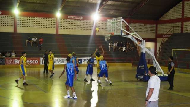 Estadual sub-17 de basquete ter&aacute; partidas neste domingo em Maracaju