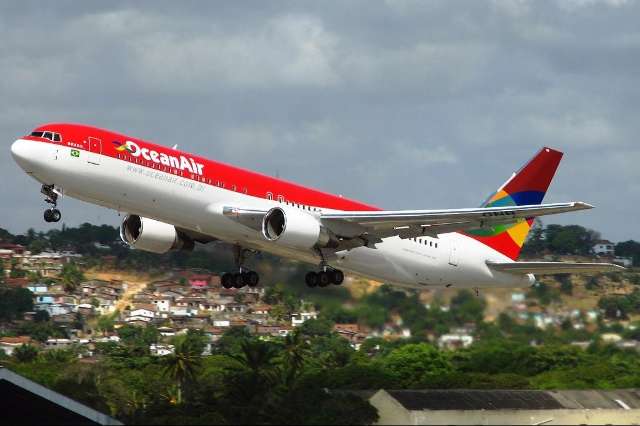 Justi&ccedil;a manda Avianca indenizar av&oacute; que dormiu em aeroporto com neta de 1 ano