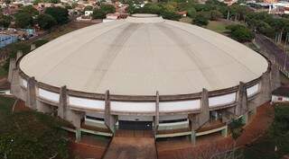 Vista geral do ginásio poliesportivo construído pelo Estado em 1984 (Fotos: Edemir Rodrigues)