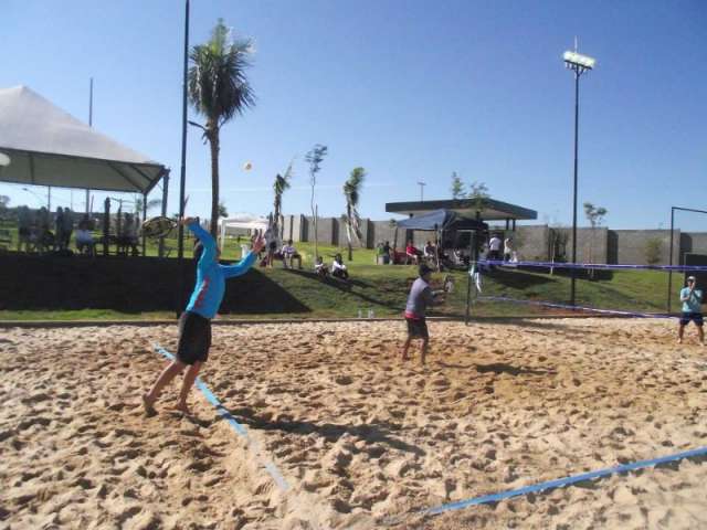 Delega&ccedil;&atilde;o de MS embarca para Santos para disputa 4&ordf; Beach Tennis 