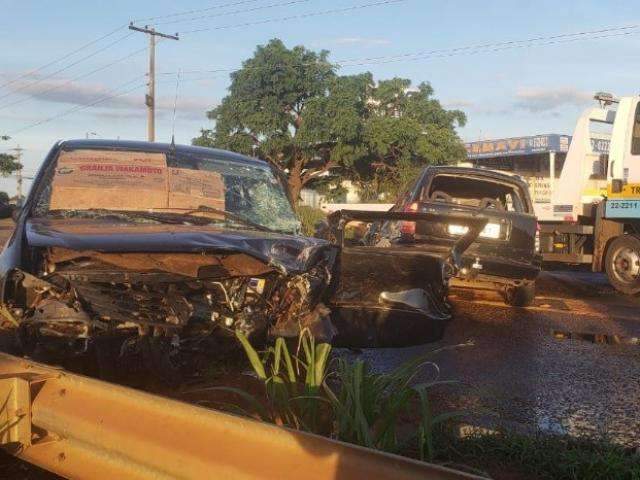 Condutor se envolve em dois acidentes e rodovia fica interdita por 2 horas