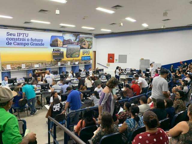 Contribuintes lotam audit&oacute;rio para aproveitar &uacute;ltimo dia de Refis