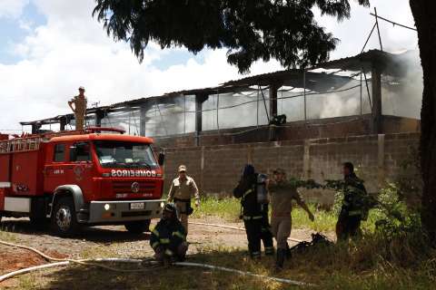 Fábrica destruída pelo fogo teve prejuízo superior a R$ 3 milhões