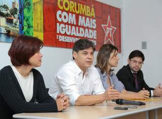 Ao lado da candidata a vice, Márcia Rolon, o deputado Paulo Duarte (PDT), deu entrevista coletiva hoje. (Foto: Divulgação)