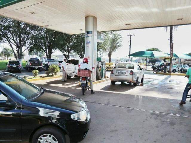 Gasolina ficou quase R$ 0,20 mais cara e pre&ccedil;o passa dos R$ 4 em MS