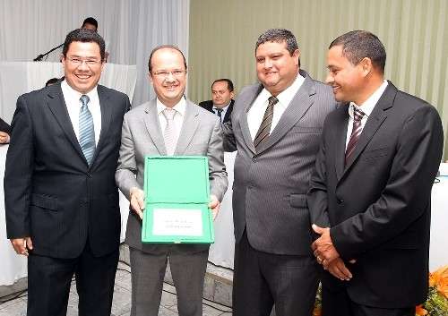 Presidente da Sanesul recebe t&iacute;tulo de cidad&atilde;o anastaciano