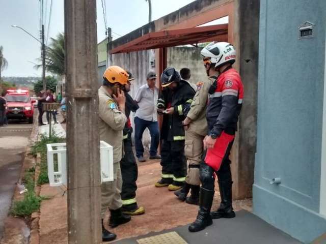 Emocionado, bombeiro conta como tentou salvar crian&ccedil;a de inc&ecirc;ndio