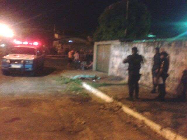 Motoqueiro executa jovem de 23 anos com um tiro no bairro Guanandi
