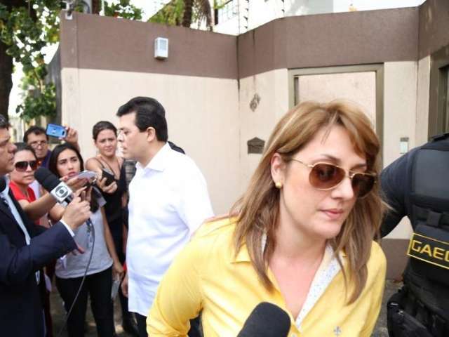 Depois de 1 ano e 3 meses, Justi&ccedil;a libera Olarte e Andreia da tornozeleira
