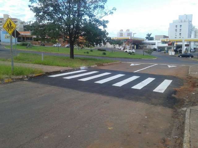 Lombada vira faixa de pedestres e limita acessibilidade na 14 de julho