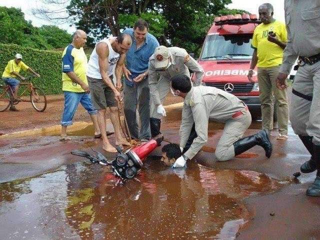 Bernal liga para esclarecer foto de queda de motoqueiro em buraco