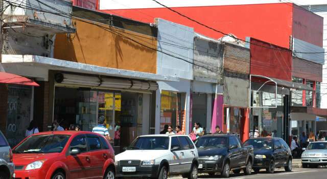 Bem devagarzinho, com erros e acertos, Centro come&ccedil;a a mudar fachadas