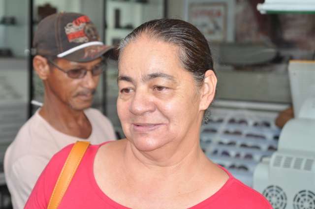 Procura &eacute; t&iacute;mida e lojistas esperam corrida por presentes s&oacute; no s&aacute;bado 