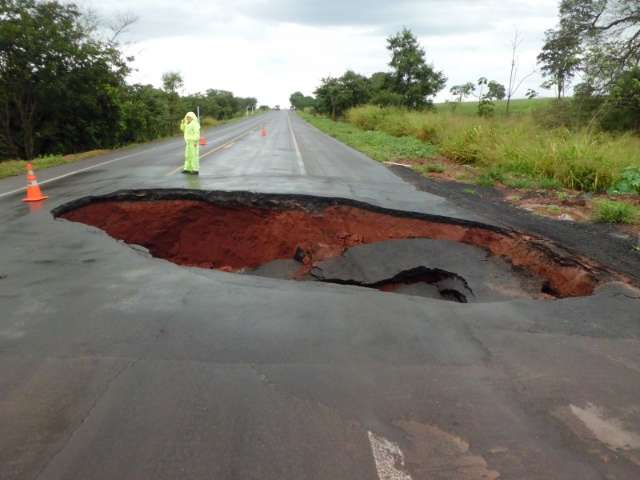 Dnit adia obra na BR-163 e interdi&ccedil;&atilde;o fica para 15 de outubro