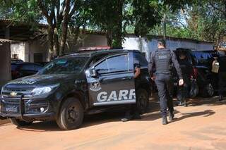Policiais do Garras durante operação Sintonia (Foto: Marina Pacheco)