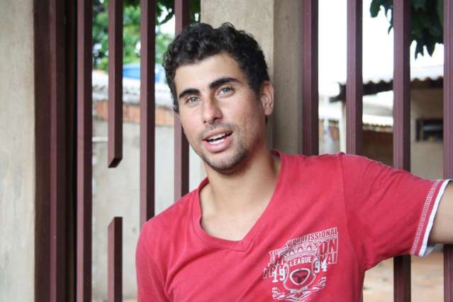 Com veto de Bernal, morador perde a esperan&ccedil;a e pede asfalto a Deus