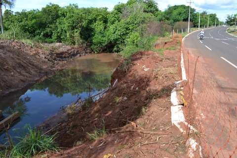 Lago do Rádio fica mais assoreado e obras de contenção param de novo