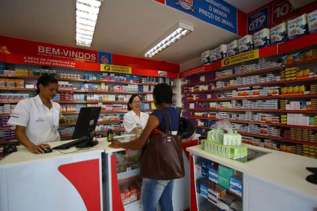Sem acordo, farmac&ecirc;uticos aguardam decis&atilde;o de governo sobre piso salarial