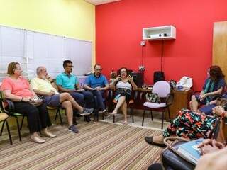 Grupo se reuniu para falar sobre literatura clássica e refletir sobre o mundo atual (Foto: Henrique Kawaminami)