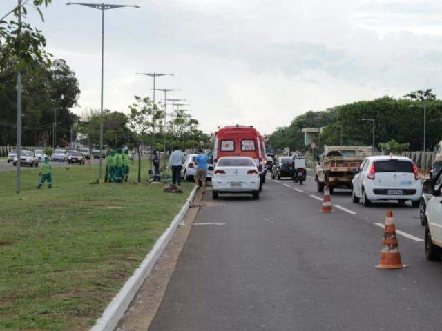 Motorista de aplicativo passa mal, perde controle de dire&ccedil;&atilde;o e invade canteiro