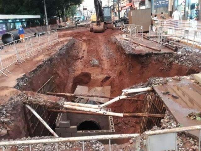 Enxurrada deixa rastro de barro nas obras da 14 de Julho 
