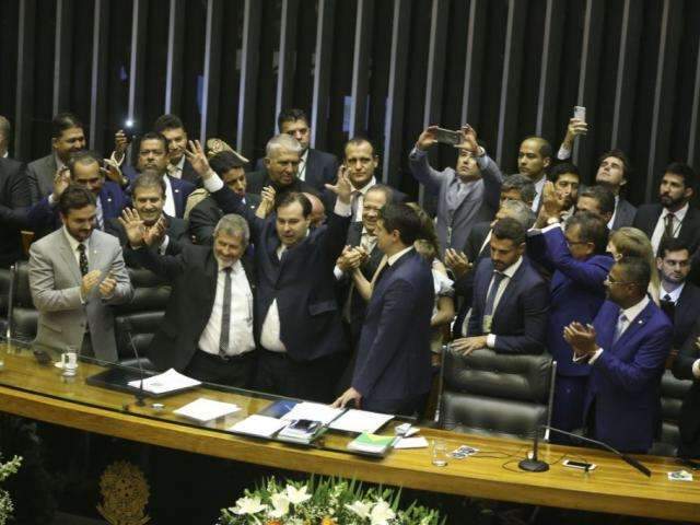 C&acirc;mara escolhe deputados que v&atilde;o compor Mesa Diretora da Casa