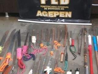 Armas artesanais foram apreendidas em posse dos presos em Dourados (Foto: Divulgação/Agepen)