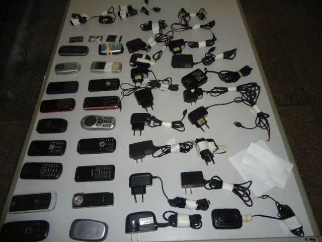  PM apreende drogas, facas, celulares e dinheiro em pres&iacute;dios de Corumb&aacute;