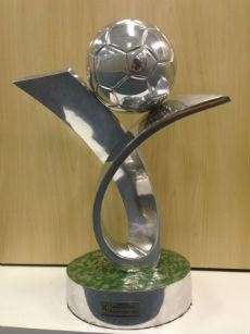 Com foto, CBF confirma entrega de ta&ccedil;a para o Palmeiras no jogo em MS