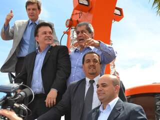 Ministro e governador vistoriaram o maquinário. (Foto: Fabiano Arruda)