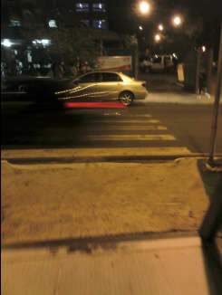  Leitor flagra carro estacionado em faixa de pedestre pr&oacute;ximo a universidade