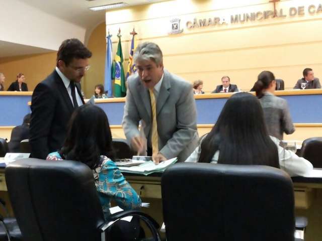 Mo&ccedil;&atilde;o contra ministro por restringir exame da mama causa pol&ecirc;mica na C&acirc;mara