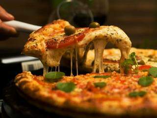 Pizzarias têm dezenas de sabores em promoção hoje. (Foto: Pizza Na Pedra)