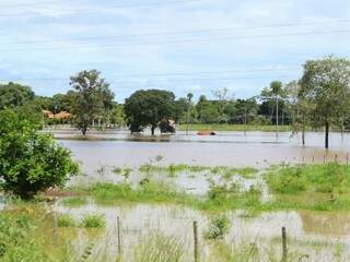 Área rural de Aquidauana atingida por enchente do rio nesta semana. (Foto: André Bittar). 