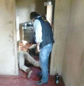 Casal &eacute; encontrado morto e Pol&iacute;cia suspeita que filho &eacute; o assassino