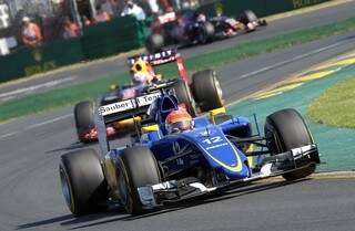 A modesta equipe Sauber comemorou o quinto lugar do brasileiro Felipe Nars na estreia (Foto: Divulgação)