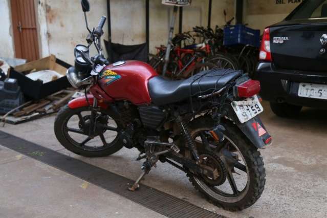 Ao tentar fugir da pol&iacute;cia, assaltantes sofrem acidente e s&atilde;o presos