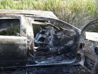 Após acidente com caminhão, caminhonete pegou fogo e casal morreu carbonizado na BR-158 (Foto: JP News)