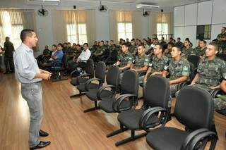 Militares são treinados para atuar junto a agentes de saúde. Foto: (Divulgação)