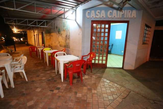 Pai de 8 filhos veio de Pontinha do Cocho para tocar restaurante caipira aqui