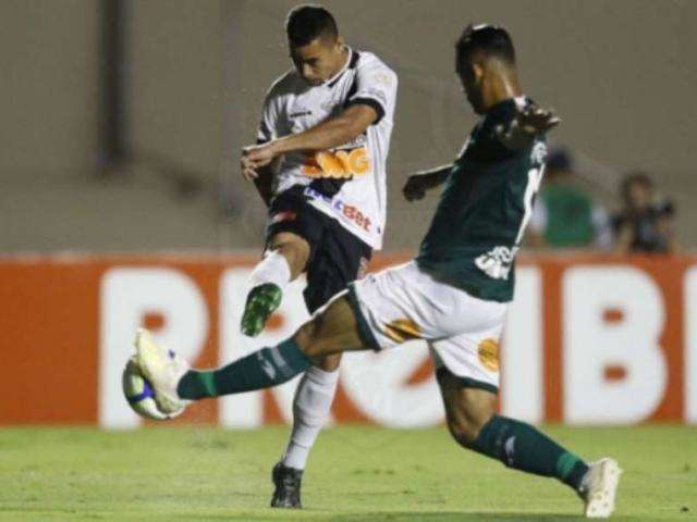 Vasco vence o Goi&aacute;s por 1 a 0 em partida no Est&aacute;dio Serra Dourada 