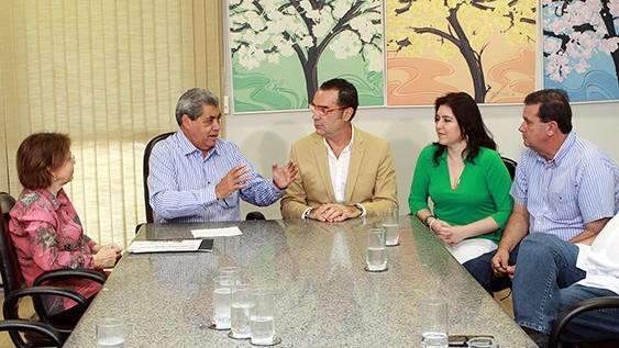 Governo oficializa doa&ccedil;&atilde;o e shopping outlet ser&aacute; conclu&iacute;do em 12 meses