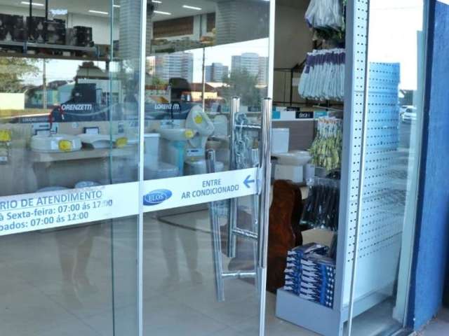 Bandido arromba portas de concession&aacute;ria e foge com R$ 6 mil 