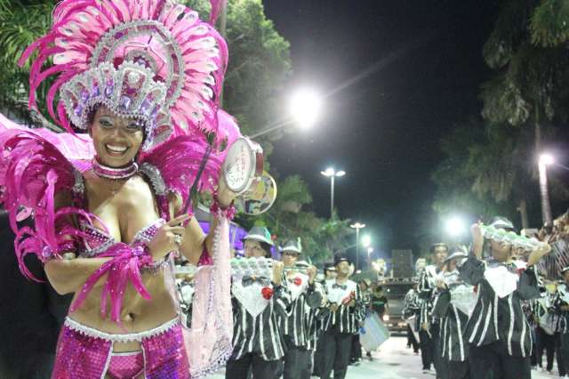 &Uacute;ltima noite do desfile em Corumb&aacute; ter&aacute; Vila Mamona e Imp&eacute;rio
