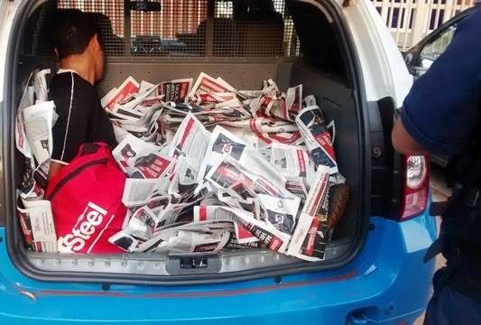 Pol&iacute;cia  apreende panfletos ap&oacute;crifos contra candidatos