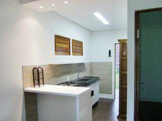 Casa por dentro permite instalação de placas de gesso e pintura convencional.
