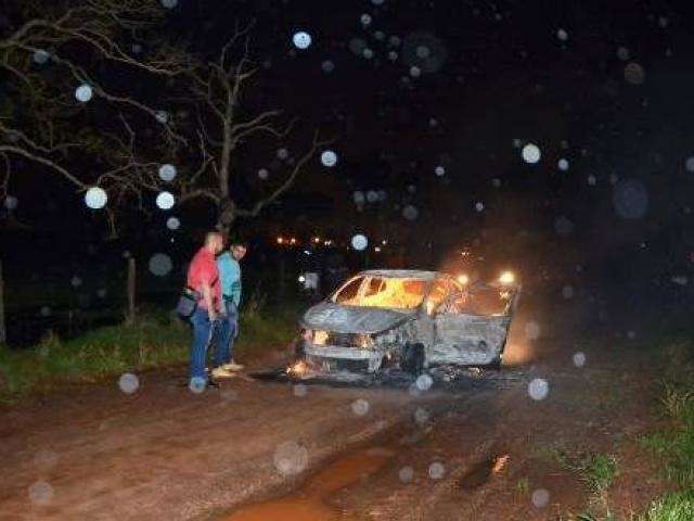 Carro de paranaense desaparecido &eacute; encontrado em chamas na fronteira