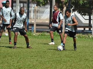 Equipe do Novoperário treinou duro no decorrer da semana para manter-se firme na liderança do torneio (Foto: Minamar Junior)